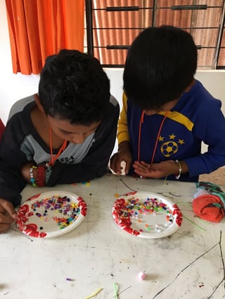 boys making braclet ecuador-1.jpg